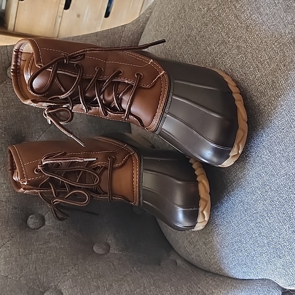 Rain or snow boots